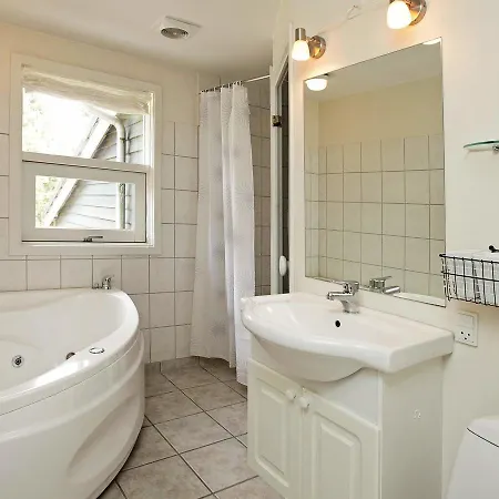 Five-bedroom Holiday In 4