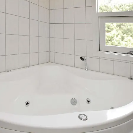 Five-bedroom Holiday In 4 * Blåvand
