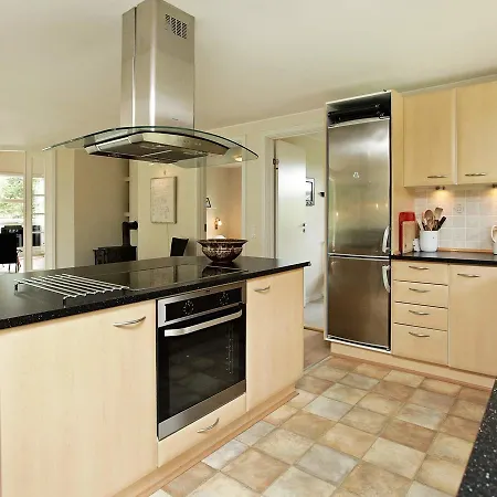 Five-bedroom Holiday In 4 بيت للعطل Blåvand